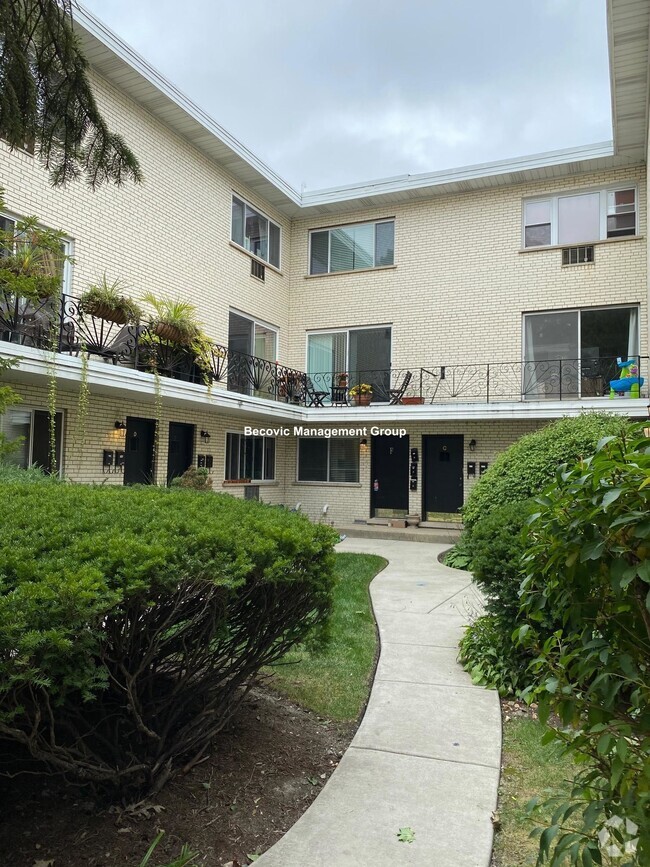 Building Photo - 4201 N Paulina St