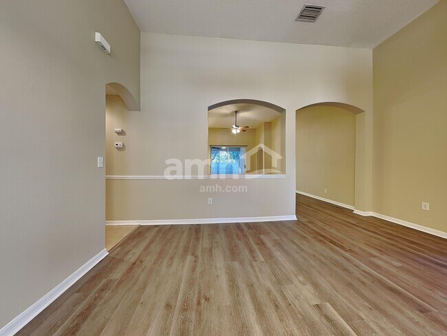 Building Photo - 10546 San Travaso Dr