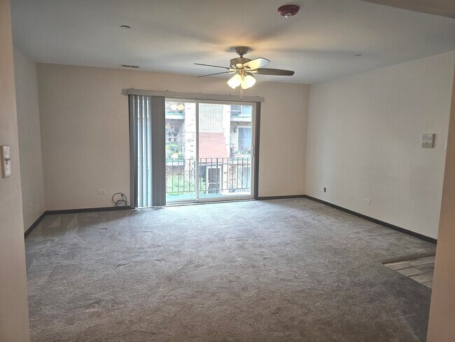 Foto del edificio - 7121 Laverne Ln