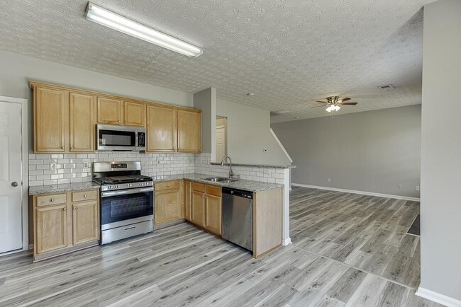 Building Photo - 678 Clairidge Elm Trail SW