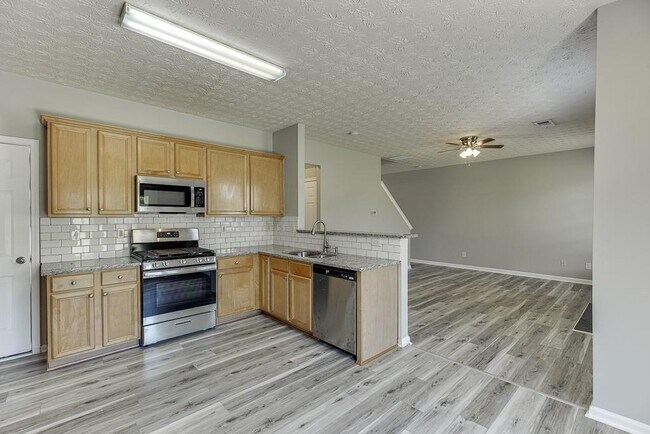 Foto del edificio - 678 Clairidge Elm Trail SW