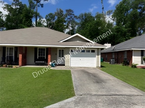 Building Photo - 829 Eden Oaks