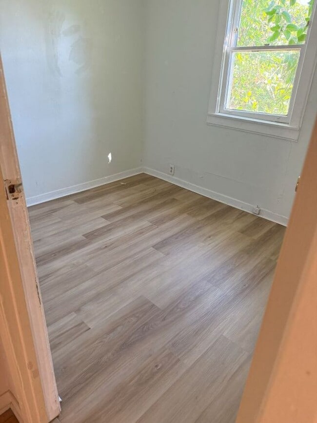 Building Photo - T2141
