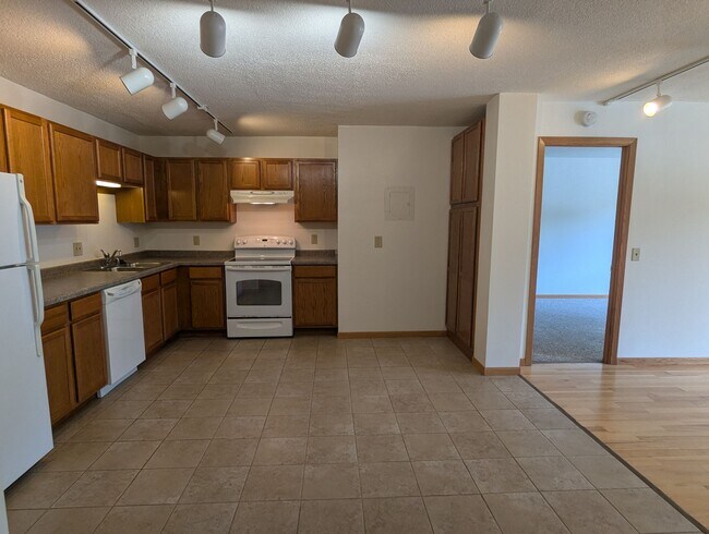 Foto del edificio - Cozy Studio in the heart of Shorewood Hills