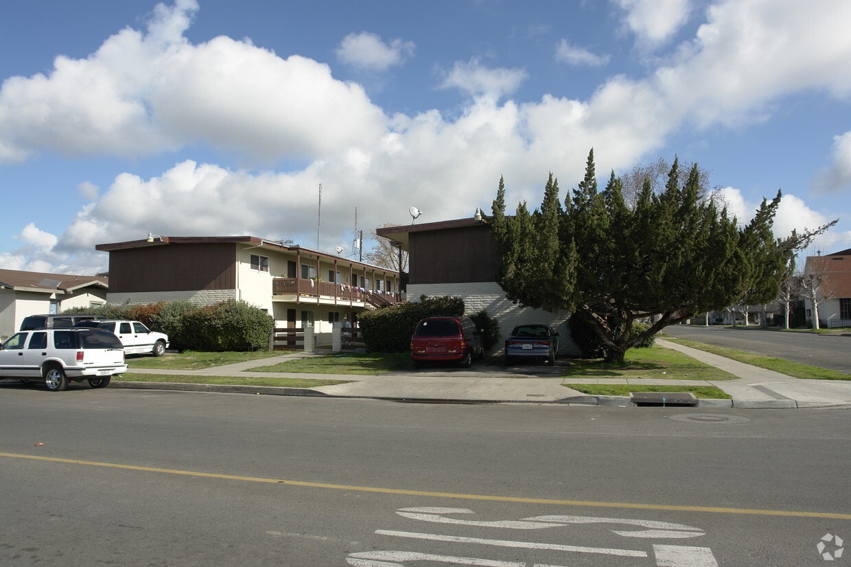 301305 N B St, Madera, CA 93638 Apartments in Madera, CA