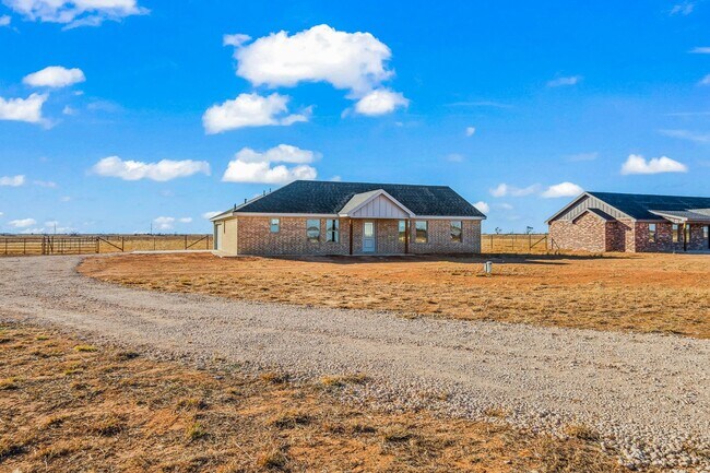 Building Photo - Country Living In Roosevelt ISD!