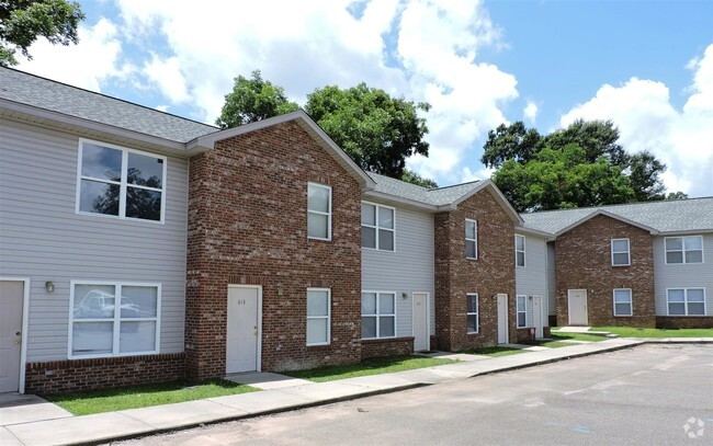 Building Photo - Longwood Townhomes