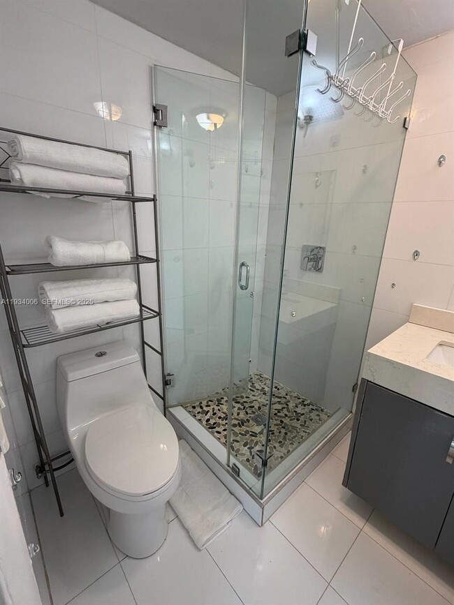 Building Photo - 2520 SW 20th St