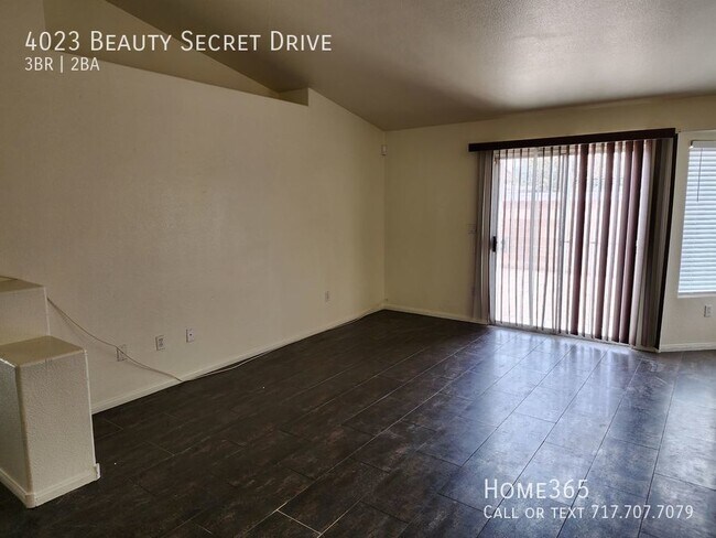 Building Photo - Beautiful Single Story 3 Bedroom 2 Bath Home!