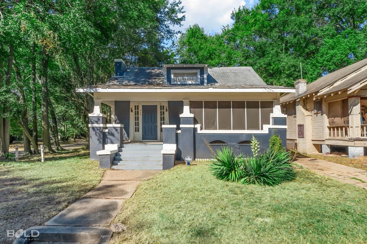 Primary Photo - Half off the first Full Months rent! Updat...