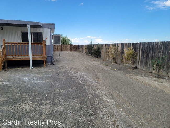 Building Photo - 2 br, 1 bath House - 490 Reno HWY