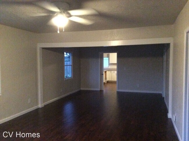 Foto del edificio - 3 br, 1 bath House - 793 N. Acacia Ave.