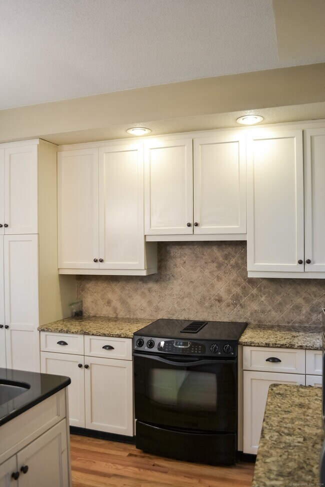 Building Photo - 1 Kempton Mews