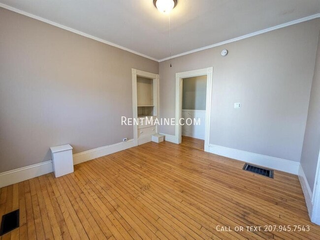 Building Photo - 6 Fifth St. Apt.