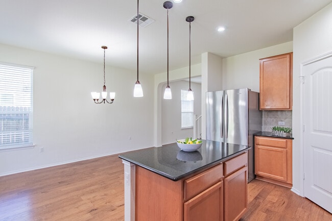 Building Photo - 9014 Golden Leaf Dr