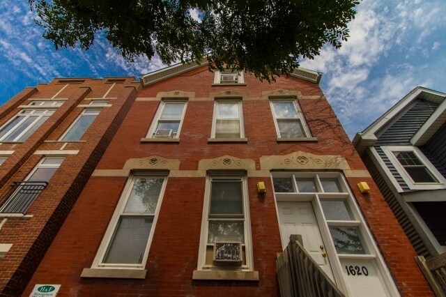 Building Photo - 1620 W Beach Ave