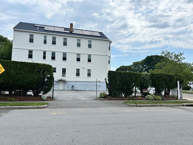 Building Photo - 327 Hamilton St