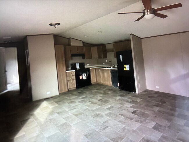 Foto del edificio - 3000 John Harden Dr