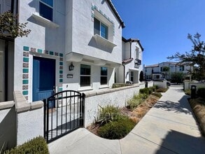 Building Photo - 30327 Town Square Dr