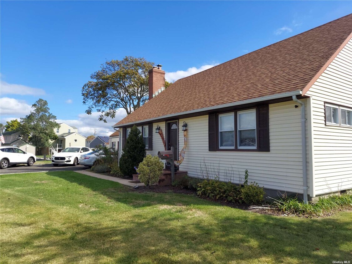 Primary Photo - 280 S Bayview Ave