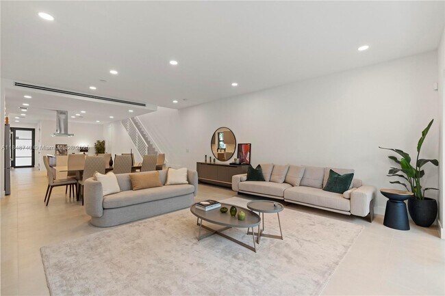 Foto del edificio - 909 NE 16th Pl