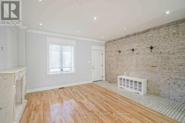 Building Photo - 2079 Gerrard St E