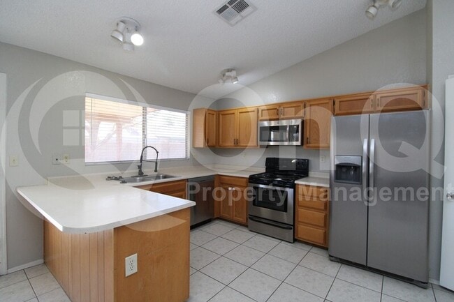 Building Photo - 10243 N 65th Ave