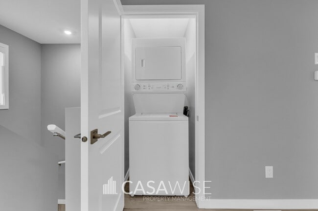 Building Photo - 10248-102157 157 St NW