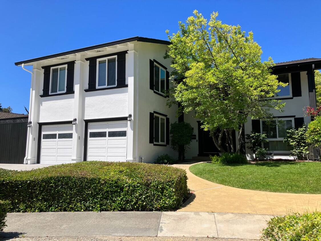 Primary Photo - Beautifully Updated 5 Bedroom, 2.5 Bath in...
