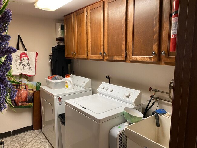 Foto del edificio - 8136 168th Pl Apt 2E