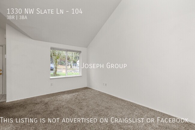 Building Photo - Spacious 3BR/2.5BA townhome in nice Lakela...