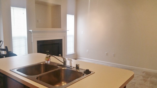 Building Photo - 128 Buttonwood Ct