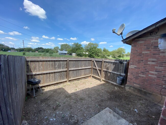 Private fenced backyard - 10623 Starcrest Dr