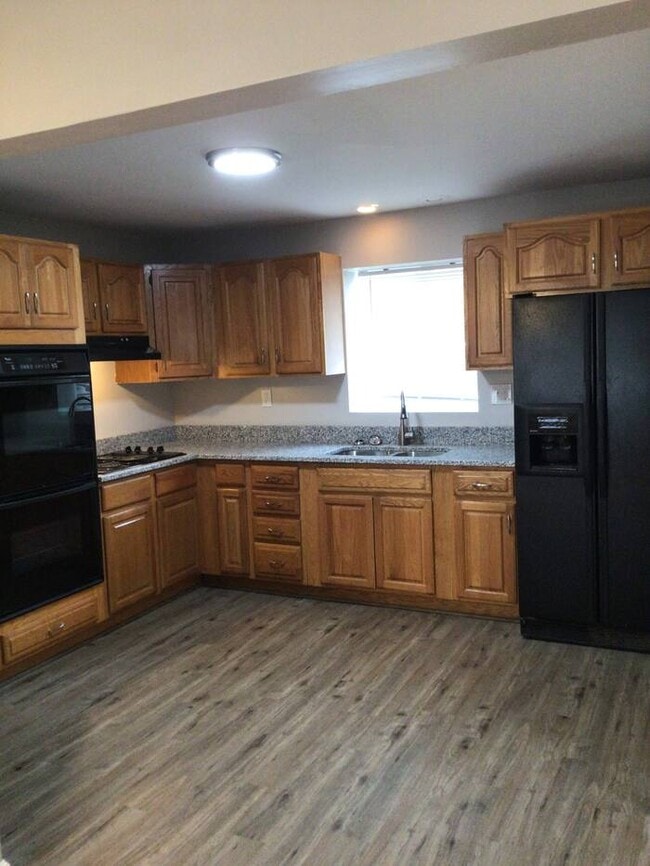 Building Photo - 1637 Veronica Ave