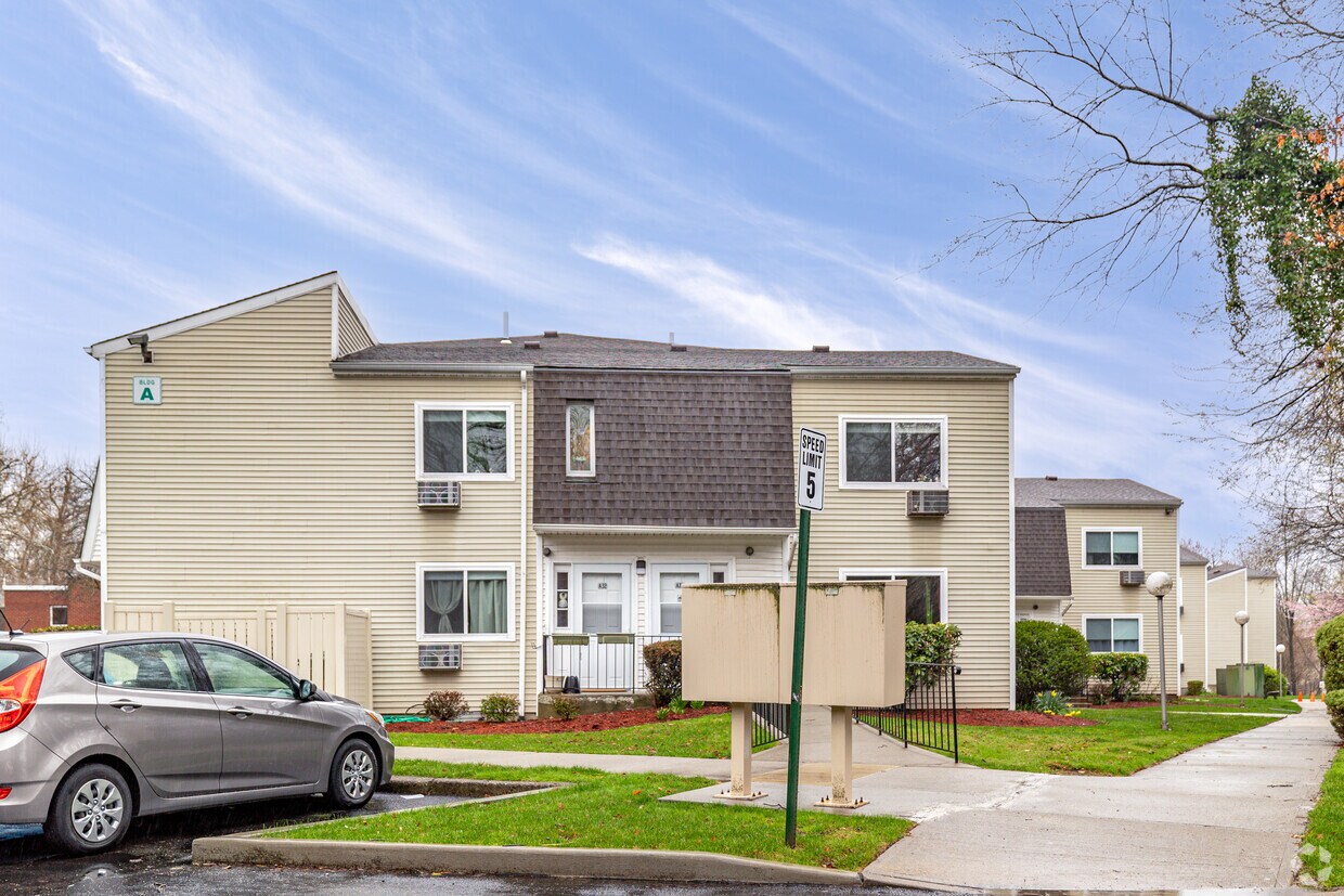 Entrada - Middlewood Apartments