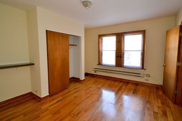 Foto del edificio - 546 W Wellington Ave