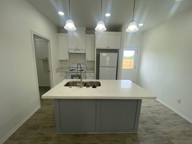 Building Photo - 2914 Maria Dr