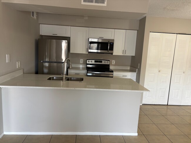 Building Photo - 5323 Summerlin Rd