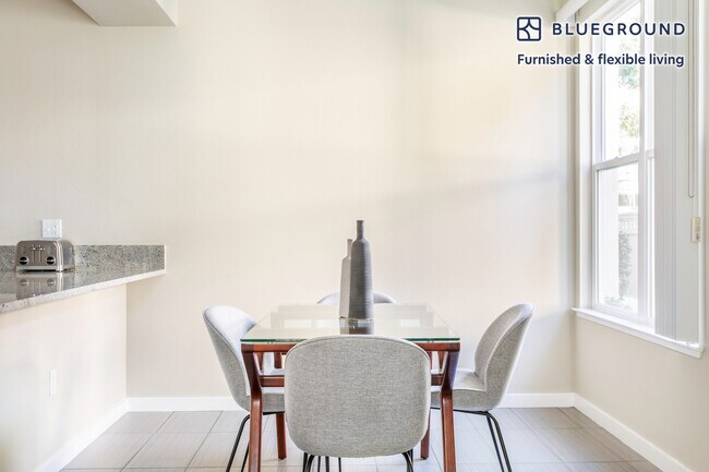 Foto del edificio - 10870 N Stelling Rd