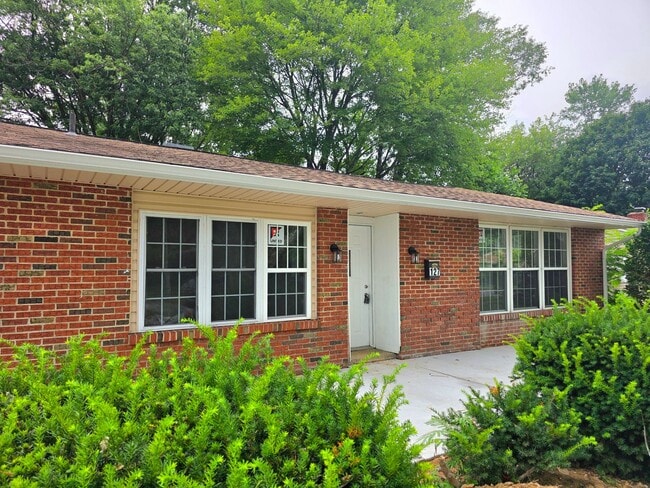 Building Photo - 4Bed/1Bath Available in Newark DE!