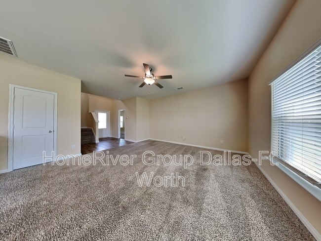 Building Photo - 2013 Dahlia Way