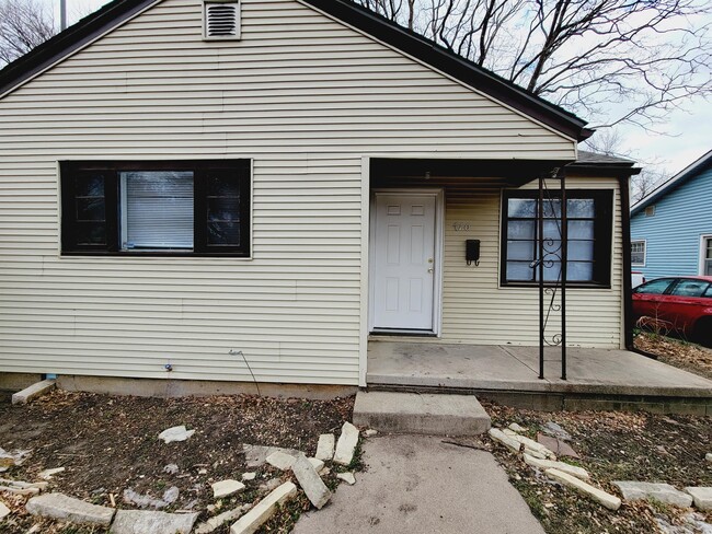 Building Photo - 710 S Pershing St