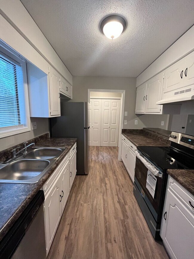 Foto del edificio - 2 Bedroom/1.5 Bathroom Townhome in Clemson, SC!