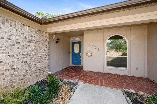 Building Photo - "Beautifully updated 3-Bed 2-Bath home Wit...