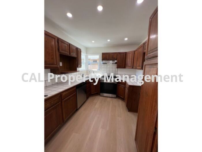Primary Photo - Burbank House for Rent in Great Location!