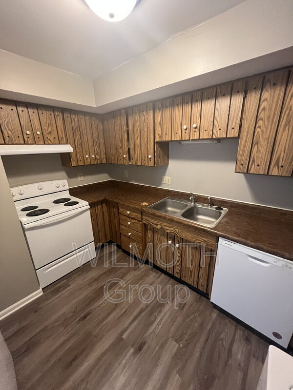 Building Photo - 1320 Millerwood Dr