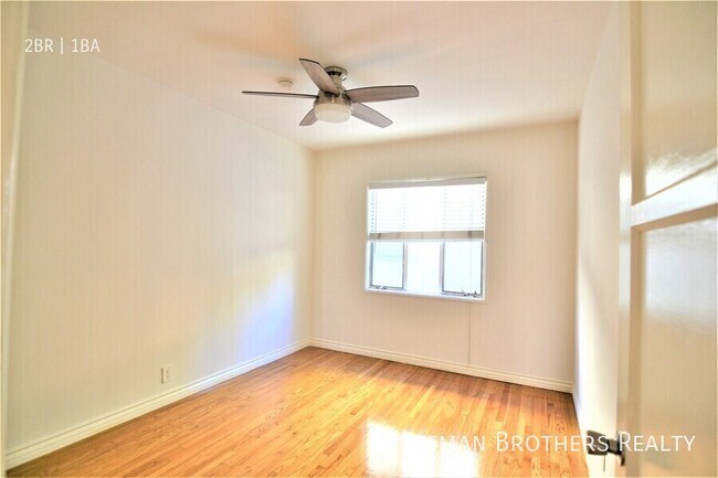 Building Photo - 726 N Edinburgh Ave