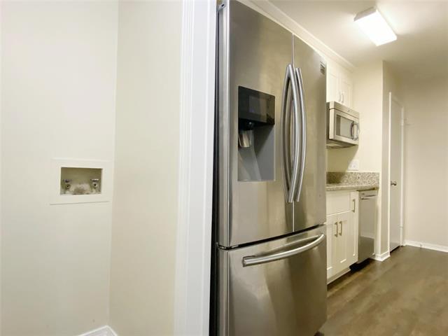 Building Photo - 18333 Roehampton Dr