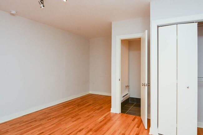 Foto del edificio - 2425 N Kedzie Blvd
