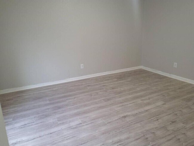 Foto del edificio - 8100 Creekbend Dr